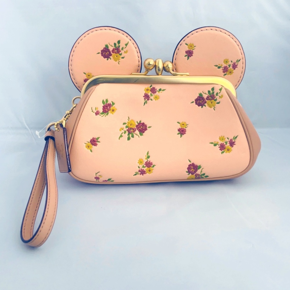 ✨NWT DisneyXCoach MinnieMouse Kisslock EarWristlet